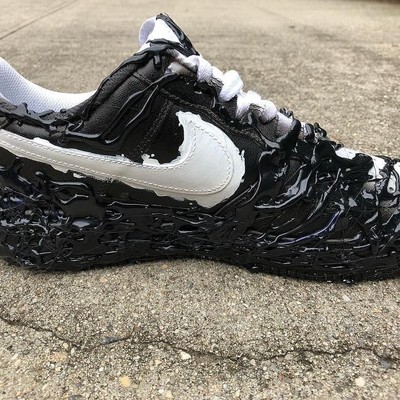 真硬核定制，被「毒液」侵蝕的 Nike 小白鞋太逼真了！